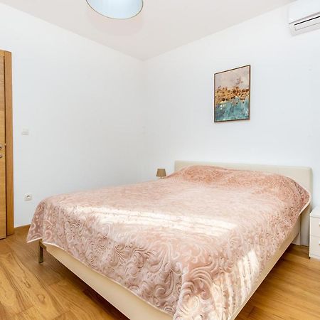Apartments Lm Residence Рафаиловичи Екстериор снимка