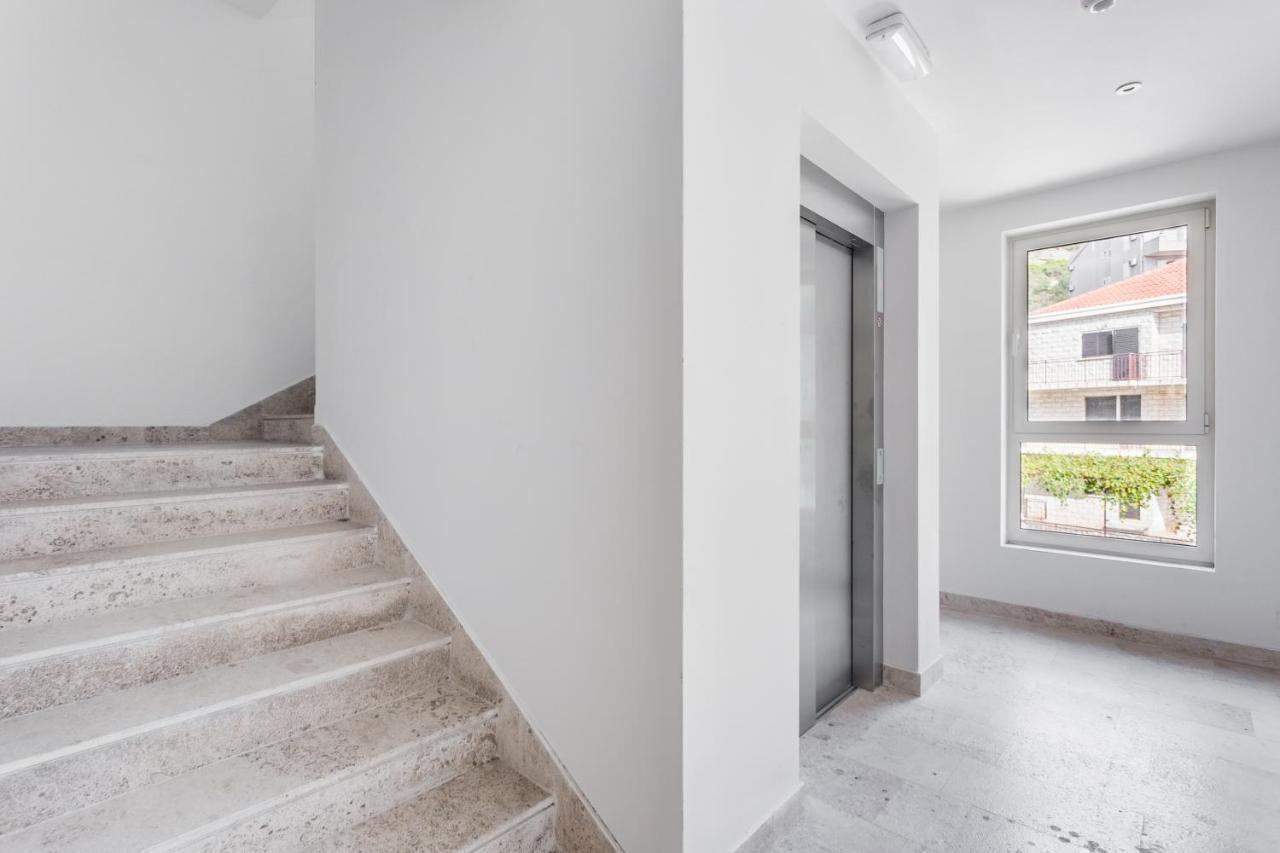 Apartments Lm Residence Рафаиловичи Екстериор снимка