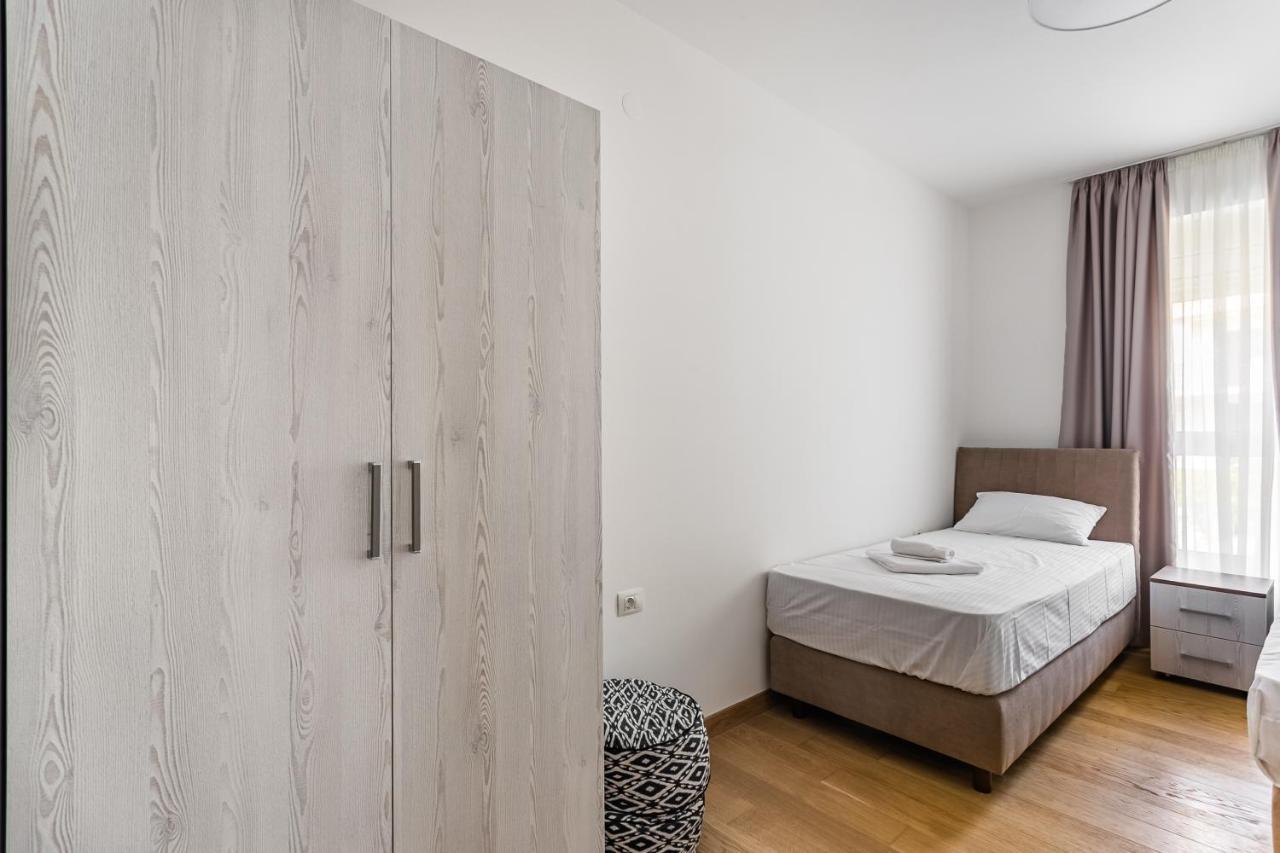 Apartments Lm Residence Рафаиловичи Екстериор снимка
