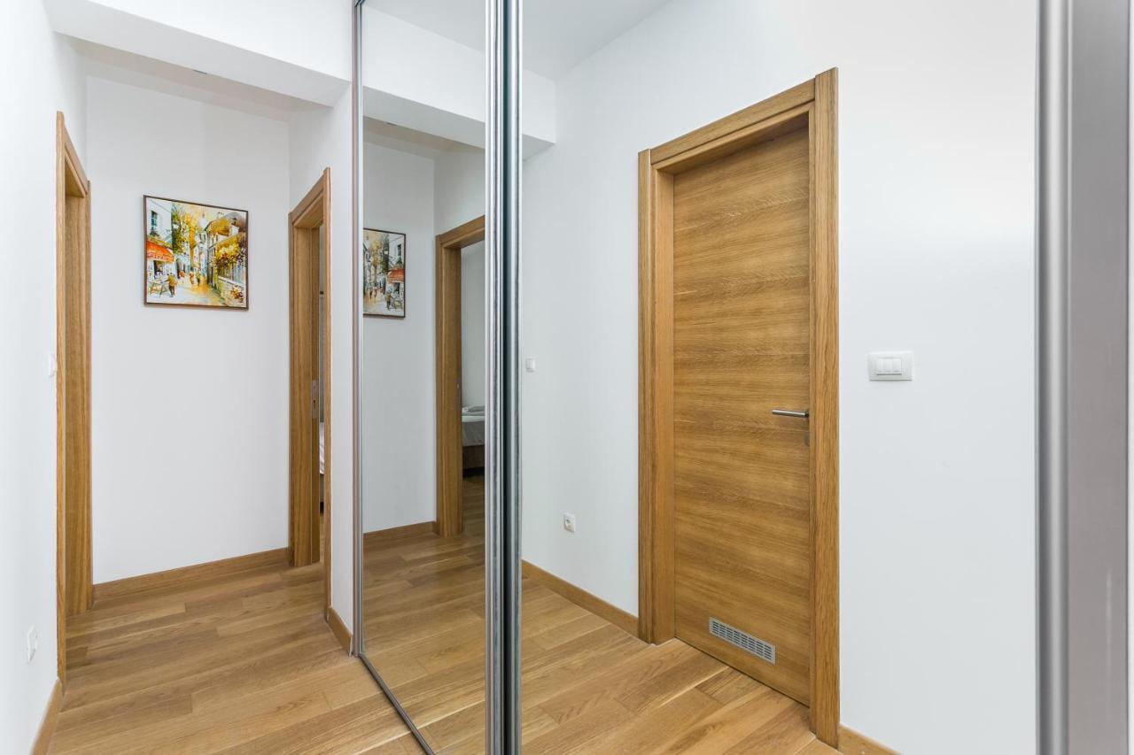 Apartments Lm Residence Рафаиловичи Екстериор снимка