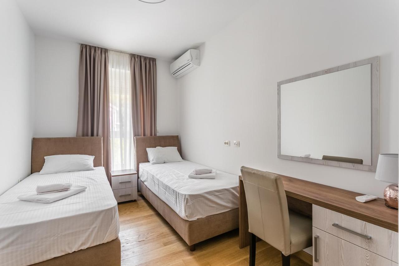 Apartments Lm Residence Рафаиловичи Екстериор снимка