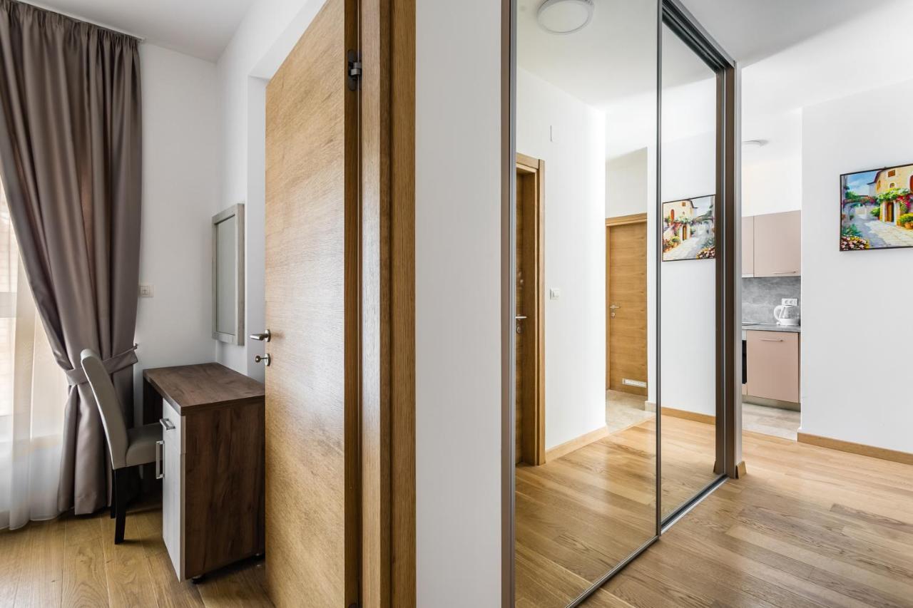 Apartments Lm Residence Рафаиловичи Екстериор снимка