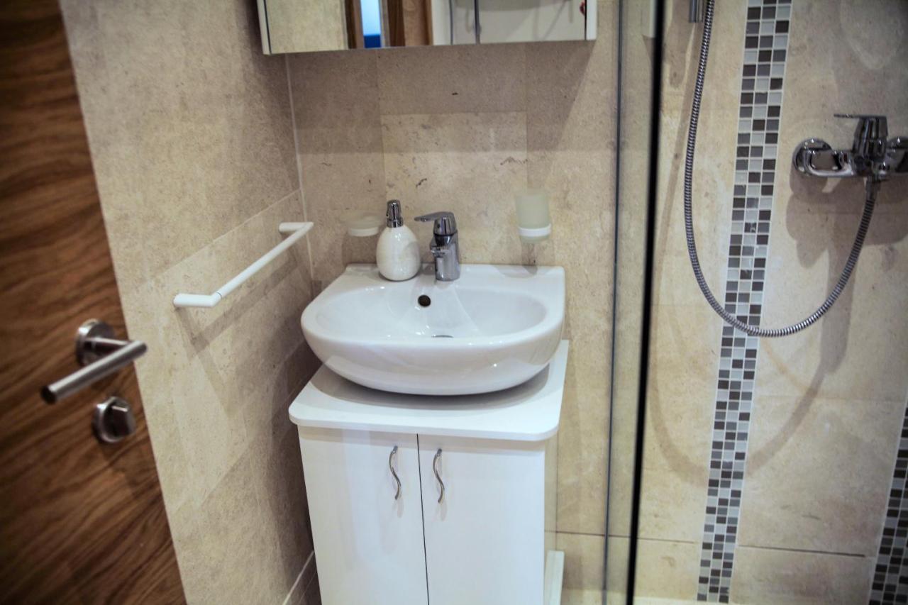 Apartments Lm Residence Рафаиловичи Екстериор снимка