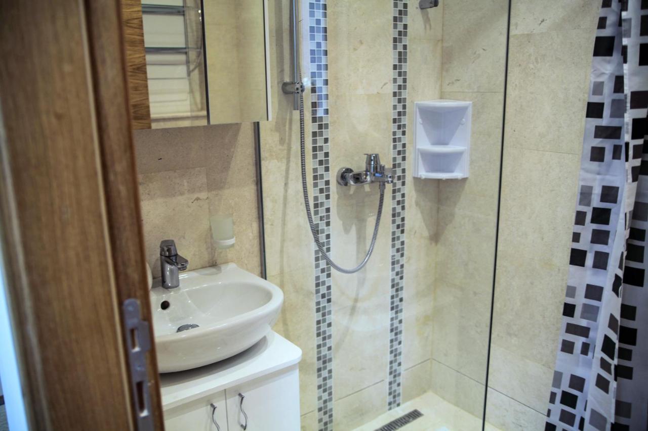Apartments Lm Residence Рафаиловичи Екстериор снимка