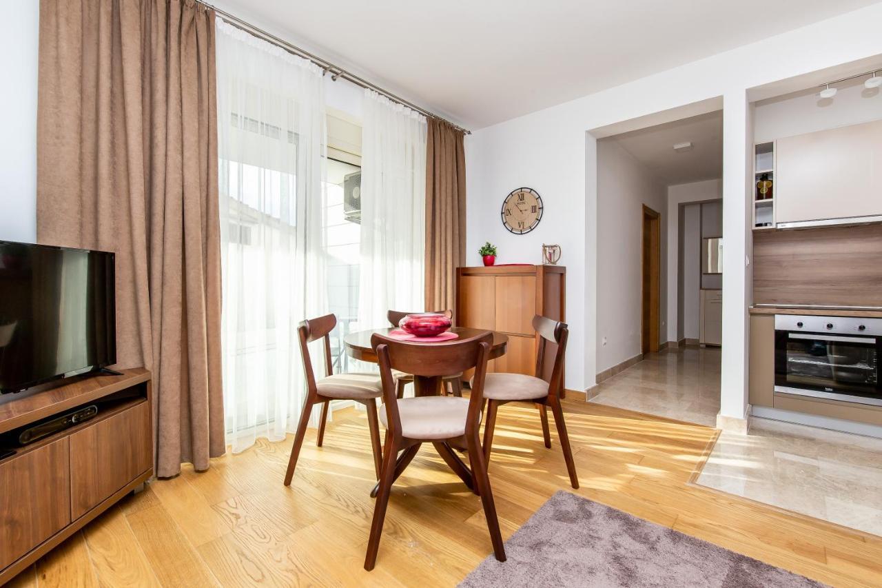 Apartments Lm Residence Рафаиловичи Екстериор снимка