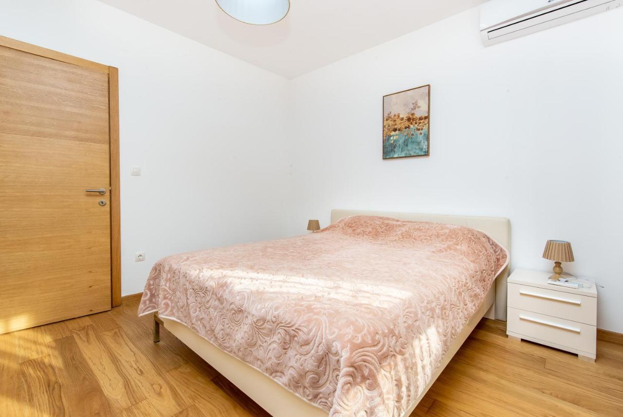 Apartments Lm Residence Рафаиловичи Екстериор снимка