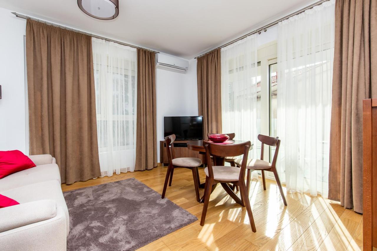 Apartments Lm Residence Рафаиловичи Екстериор снимка